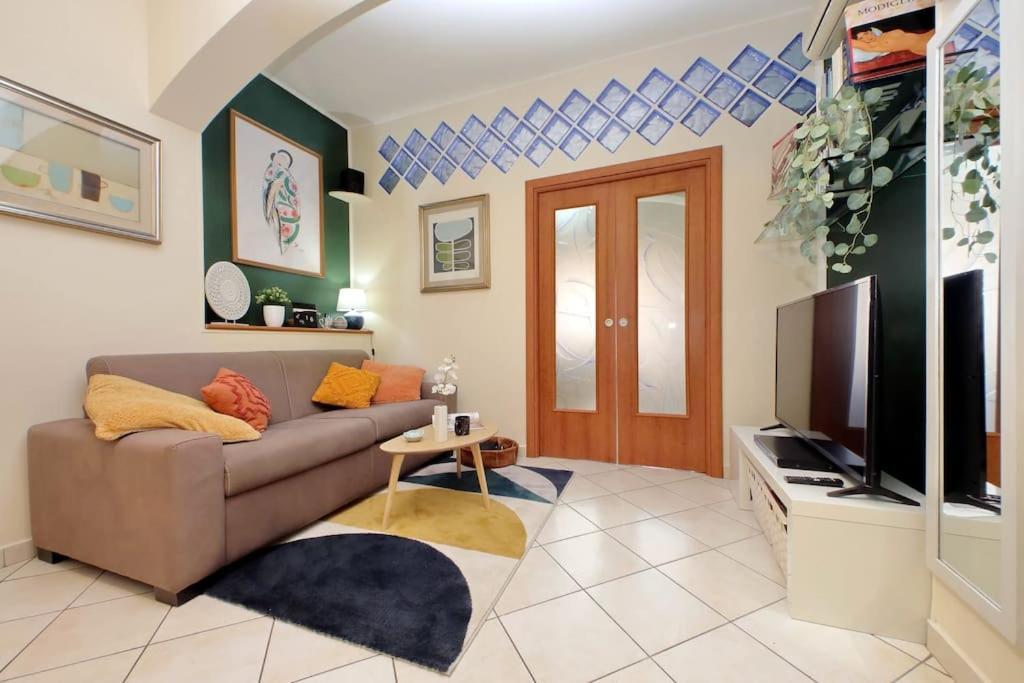 Relax Rome With 2 Balconies - 2 Bedroom Flat, 3Rd Floor With Lift, High Comfort, Quite, A Walk From Urban Train Station Gemelli And Metro A Stops Battistini & Cornelia Connecting To Center In 20 Minutes, 2 Steps From Bus Stop, Cycle Path, Groceries Eksteriør billede