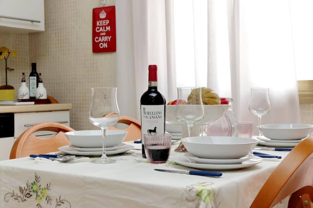 Relax Rome With 2 Balconies - 2 Bedroom Flat, 3Rd Floor With Lift, High Comfort, Quite, A Walk From Urban Train Station Gemelli And Metro A Stops Battistini & Cornelia Connecting To Center In 20 Minutes, 2 Steps From Bus Stop, Cycle Path, Groceries Eksteriør billede