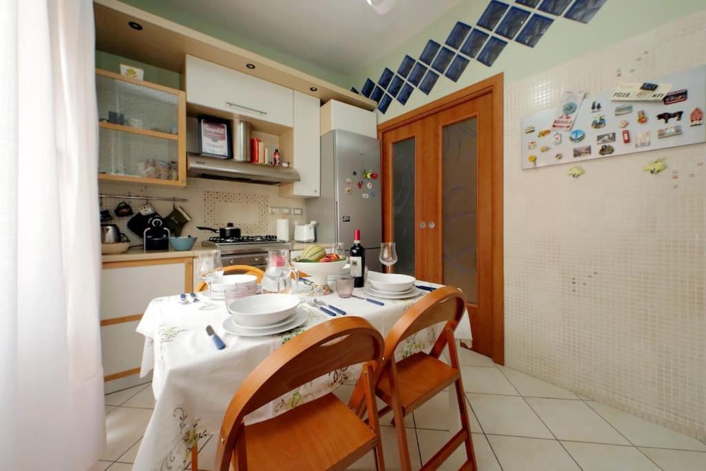 Relax Rome With 2 Balconies - 2 Bedroom Flat, 3Rd Floor With Lift, High Comfort, Quite, A Walk From Urban Train Station Gemelli And Metro A Stops Battistini & Cornelia Connecting To Center In 20 Minutes, 2 Steps From Bus Stop, Cycle Path, Groceries Eksteriør billede