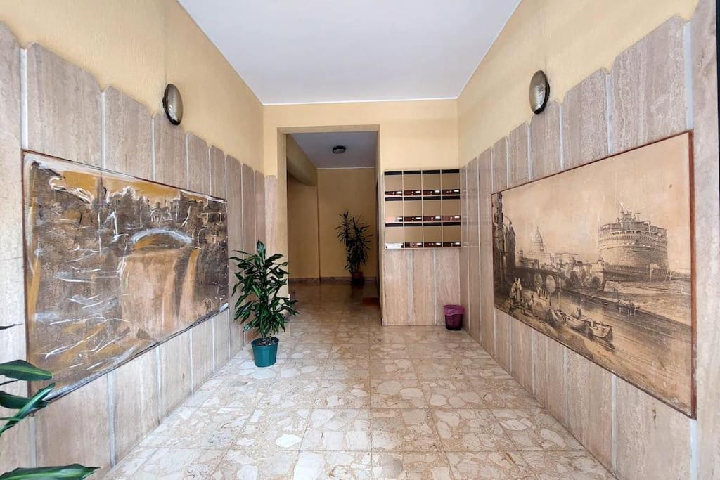 Relax Rome With 2 Balconies - 2 Bedroom Flat, 3Rd Floor With Lift, High Comfort, Quite, A Walk From Urban Train Station Gemelli And Metro A Stops Battistini & Cornelia Connecting To Center In 20 Minutes, 2 Steps From Bus Stop, Cycle Path, Groceries Eksteriør billede
